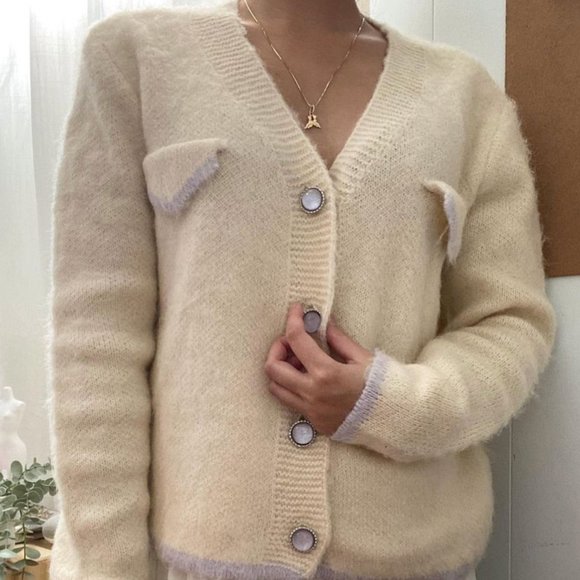 V-neck button-up cardigan - Picture 2 of 5